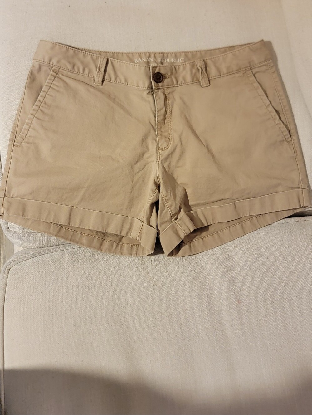 Banana Republic Women's Khaki Chino Shorts - Tan 4P